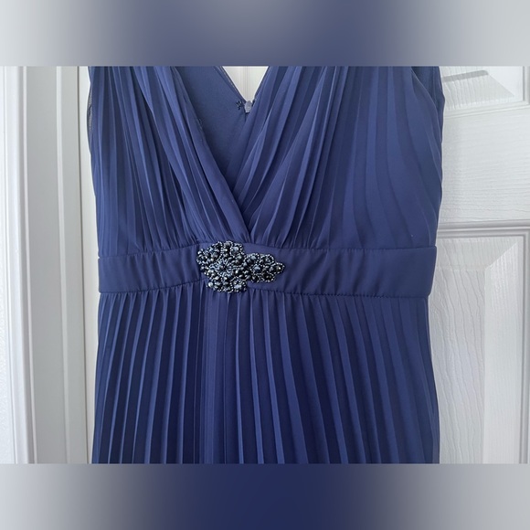 Xscape formal dress navy blue pleated sleeveless straps beading size 14 wedding - Picture 4 of 14